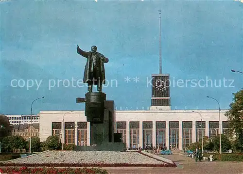 AK / Ansichtskarte Leningrad_St_Petersburg Denkmal Lenin Bei Finlanischer Bahnhof Leningrad_St_Petersburg