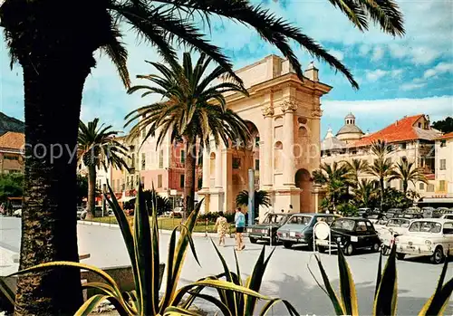 AK / Ansichtskarte Finale_Ligure_IT Piazza Vittorio Emanuele II e Arco Margherita di Spagna Riviera delle Palme 