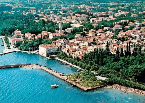 AK / Ansichtskarte Kastel_Luksic_Croatia Kuestenort Strand Hafen 