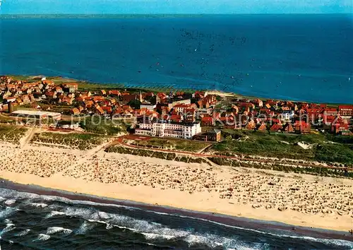 AK / Ansichtskarte Juist_Nordseebad Fliegeraufnahme mit Claassens Hotel Juist_Nordseebad