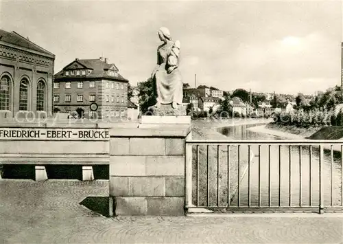 AK / Ansichtskarte Hof_Saale Friedrich Ebert Bruecke Statue Kupfertiefdruck Hof_Saale