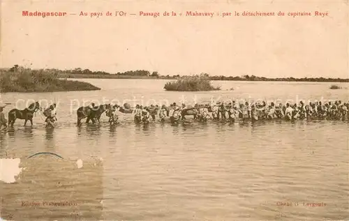 AK / Ansichtskarte Madagascar Passage de la Mahavavy par le detachement du capitaine Raye Madagascar