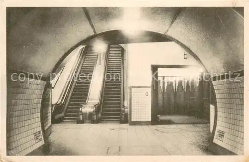 AK / Ansichtskarte Antwerpen_Anvers Tunnel voor voetgangers onder de Schelde Zicht op den rollenden trap en ophaalbak Antwerpen Anvers