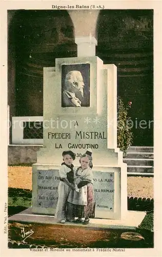 AK / Ansichtskarte Digne les Bains Vincent et Mireille au monument a Frederic Mistral Digne les Bains