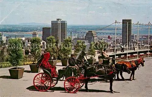 AK / Ansichtskarte Montreal_Quebec Des Caleches sur le Mont Royal Montreal Quebec