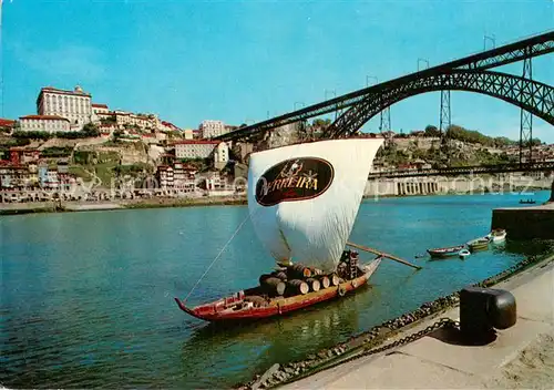 AK / Ansichtskarte Porto__Portugal O Douro Barco Rabelo e vista parcial da cidade 
