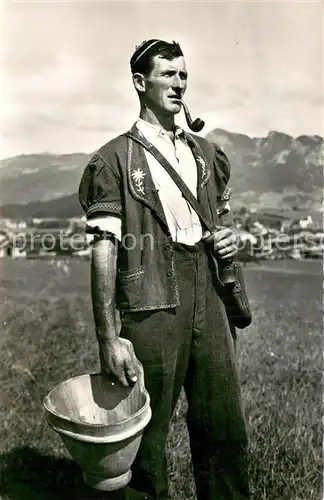 AK / Ansichtskarte Gruyeres__Gruyere_FR Armailli de la Gruyere avec le Brotzet 