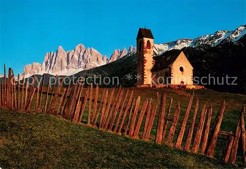 AK / Ansichtskarte St_Jakob_Villnoess Kirche Blick gegen die Geislerspitzen Dolomiten 