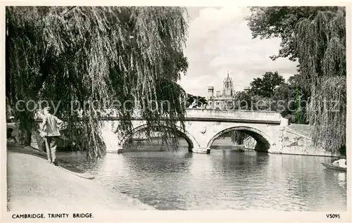 AK / Ansichtskarte Cambridge__UK_Cambridgeshire Trinity Bridge 