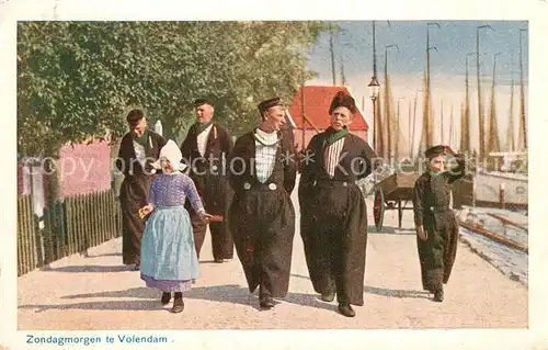 AK / Ansichtskarte Volendam Zondagmorgen Trachten Volendam