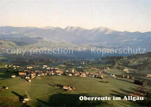 AK / Ansichtskarte Oberreute Fliegeraufnahme Gesamtansicht m. Allgaeuer Alpen Oberreute