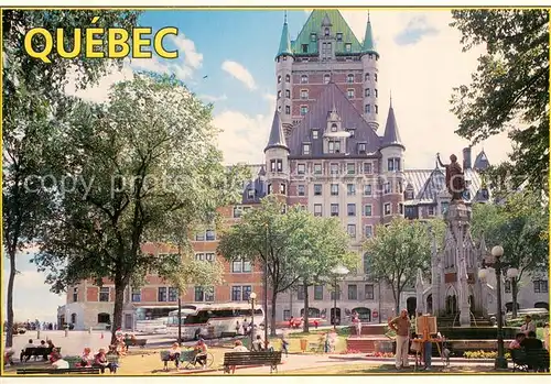 AK / Ansichtskarte Quebec_Canada La place dArmes et le Chateau Frontenac 