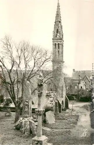 AK / Ansichtskarte Plozevet_29_Finistere Eglise et les monuments yux morts 