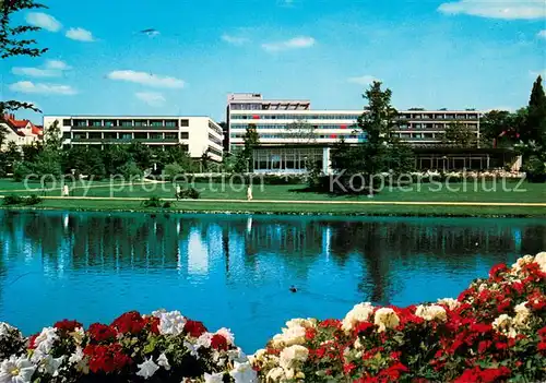 AK / Ansichtskarte Bad_Salzuflen Kurparksee mit Klinik Lipperland Bad_Salzuflen