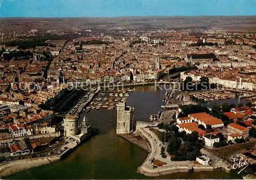 AK / Ansichtskarte La_Rochelle_17 Vue generale aerienne du Port avec les celebres Tours 