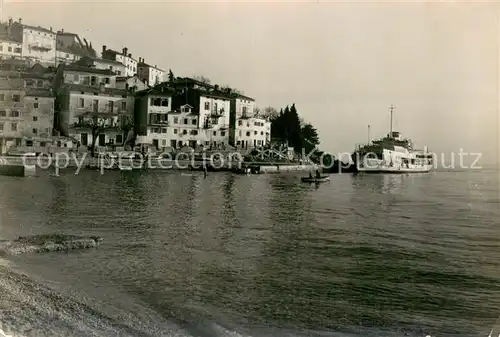 AK / Ansichtskarte Moscenicka_Draga_Croatia Strand Kuestenort Schiffsanleger 