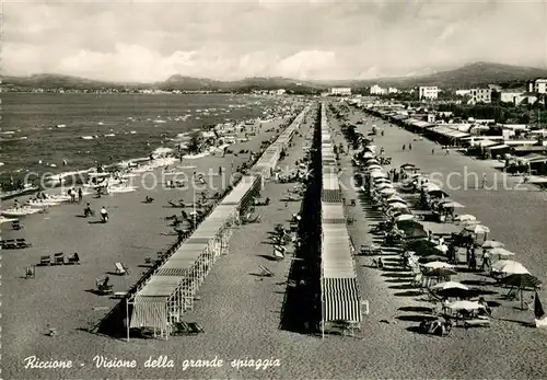 AK / Ansichtskarte Riccione_Rimini_IT Ansicht d. grossen Strand 