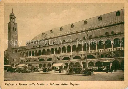 AK / Ansichtskarte Padova_IT Piazza delle Frutta e Palazzo della Ragione 