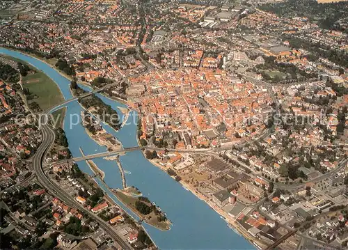 AK / Ansichtskarte Hameln_Weser Fliegeraufnahme Panorama m. hist. Stadtkern Hameln Weser