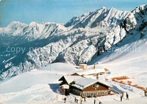 AK / Ansichtskarte Hochalm_1705m_Wettersteingebirge_AT gegen Karwendel und Wettersteinspitze Winterpanorama Alpen Huber Karte Nr 8135 