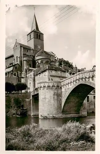 AK / Ansichtskarte Montmorillon Le Vieux et l Eglise Notre Dame Montmorillon