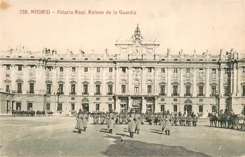 AK / Ansichtskarte Madrid_Spain Palacio Real Relevo de la Guardia Madrid Spain
