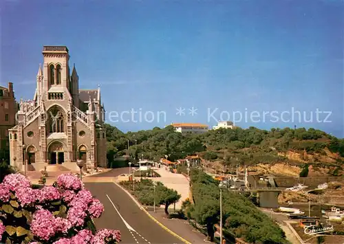 AK / Ansichtskarte Biarritz_Pyrenees_Atlantiques Eglise et Place Ste Eugenie Biarritz_Pyrenees