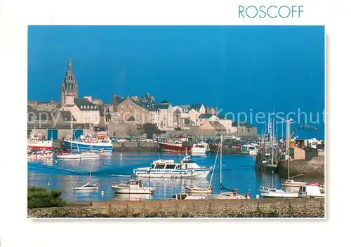 AK / Ansichtskarte Roscoff Le port domine par le clocher Renaissance Roscoff