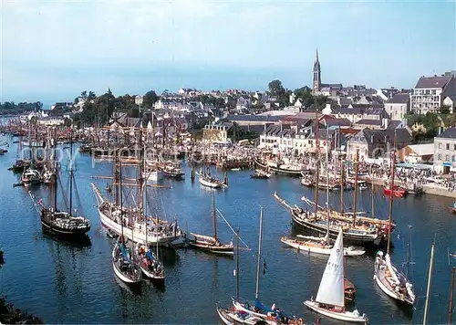 AK / Ansichtskarte Douarnenez_29_Finistere Le Port Musee Bassin a flot du Port Rhu Voiliers 
