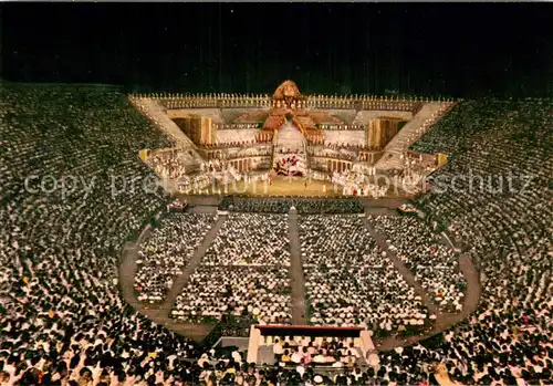 AK / Ansichtskarte Verona__Veneto_IT Arena in una serata di spettacolo lirico 