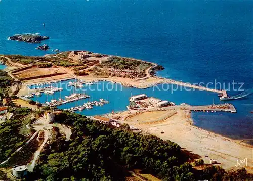 AK / Ansichtskarte Les_Embiez_83_Ile_des_Embiez_Var Le port et la plage vue aerienne 