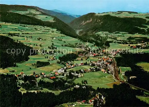 AK / Ansichtskarte Hinterzarten Hoehenluftkurort Wintersportplatz im Schwarzwald Hinterzarten