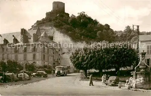 AK / Ansichtskarte La_Roche Guyon_95 Le Chateau   Le Donjon et la Vieille Fontaine 