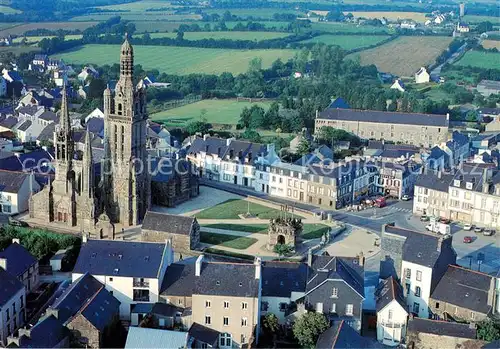 AK / Ansichtskarte Pleyben Eglise et son placitre vue aerienne Pleyben