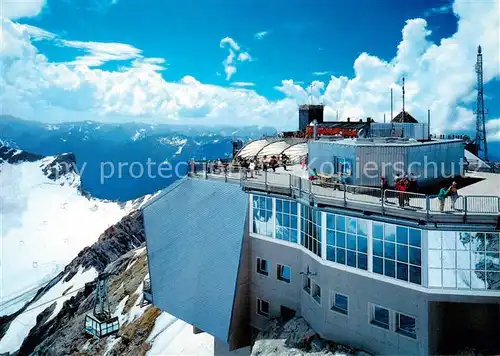 AK / Ansichtskarte Zugspitze_Garmisch Partenkirchen Gipfelstation Muenchnerhaus Aussichtsterrasse mit Wetterwarte 
