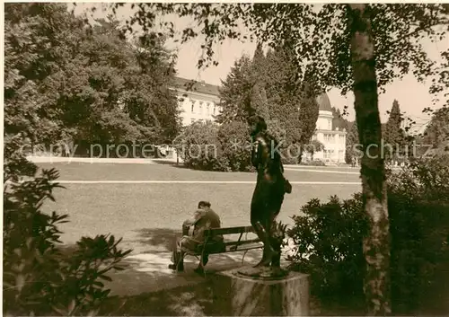 AK / Ansichtskarte Bad_Wildungen Kurhotel Parkanlagen Statue Bad_Wildungen