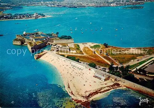 AK / Ansichtskarte Port Louis_56_Morbihan La plage et la citadelle Dans le lointain Lorient Vue aerienne 