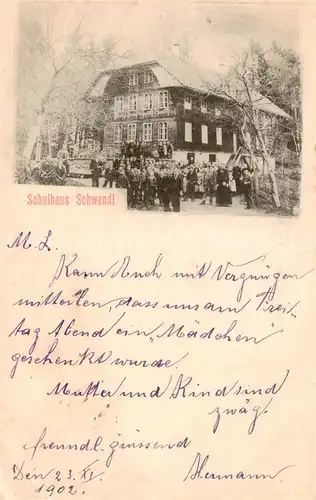 AK / Ansichtskarte Schwendi_Thun_BE Schulhaus Schwendi Aussenansicht Gruppenfoto Schwendi_Thun_BE