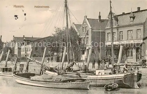AK / Ansichtskarte Husum__Nordfriesland Hafenstrasse m. Segelbooten 