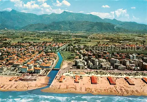 AK / Ansichtskarte Lido_di_Camaiore_Toscana_IT Panorama dall aereo 