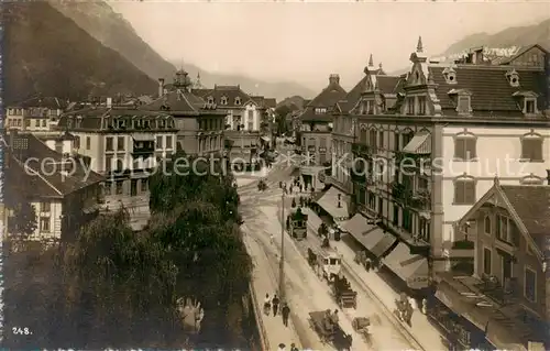 AK / Ansichtskarte Interlaken_BE Bahnhofstrasse m. Kutschen Interlaken_BE