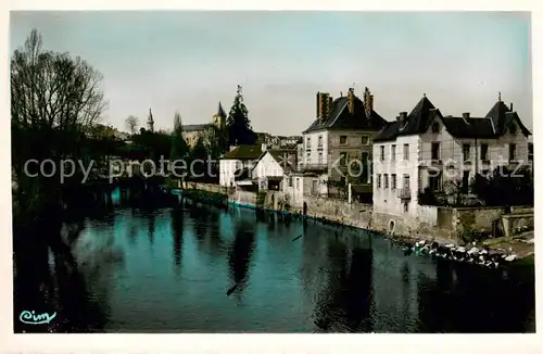 AK / Ansichtskarte Montmorillon Vue prise du Pont neuf Montmorillon