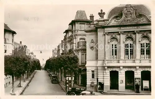 AK / Ansichtskarte Chatelguyon Le Theatre et l Avenue Baradue Chatelguyon