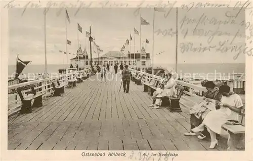 AK / Ansichtskarte Ahlbeck_Ostseebad Auf der Seebruecke Ahlbeck_Ostseebad