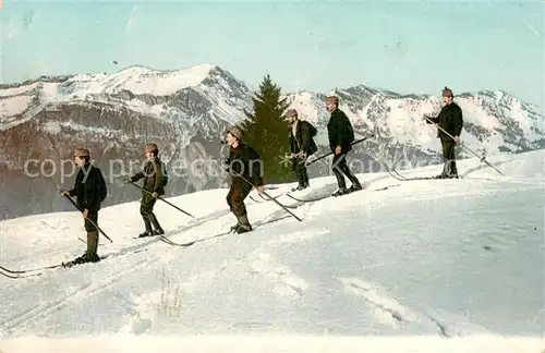 AK / Ansichtskarte Skifahren Bergwanderwer Ski 