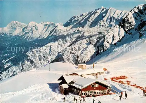 AK / Ansichtskarte Garmisch Partenkirchen Hochalm gegen Karwendel und Wettersteingebirge Winterlandschaft Garmisch Partenkirchen