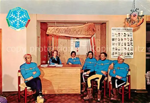 AK / Ansichtskarte Folgaria_Trento_IT Fondo Piccolo Scuola sci 3 Pini Skischule Skilehrer 