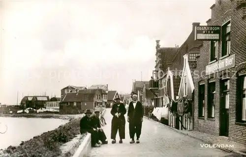 AK / Ansichtskarte  Volendam Partie am Wasser - Dorfpartie Volendam