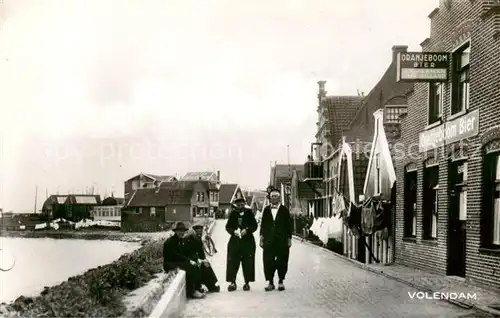 AK / Ansichtskarte  Volendam Partie am Wasser - Dorfpartie Volendam