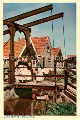 AK / Ansichtskarte 73794685 Volendam Motiv mit Ziehbruecke Volendam